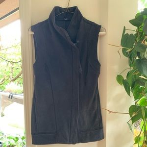 Lululemon black hip length vest size 4